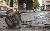 Une roquette non explosée à Stepanakert, la principale ville de la région séparatiste du Haut-Karabakh, le 6 octobre 2020, lors des combats en cours entre l'Arménie et l'Azerbaïdjan au sujet de la région contestée. (ARIS MESSINIS / AFP)