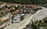 Cette vue aérienne montre le village de Saint-Martin-Vésubie, dans le sud-est de la France, le 6 octobre 2020, trois jours après que plusieurs villages ont été touchés par des inondations massives. (NICOLAS TUCAT / AFP)