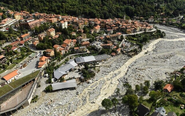 Cette vue aérienne montre le village de Saint-Martin-Vésubie, dans le sud-est de la France, le 6 octobre 2020, trois jours après que plusieurs villages ont été touchés par des inondations massives. (NICOLAS TUCAT / AFP) Cette vue aérienne montre le village de Saint-Martin-Vésubie, dans le sud-est de la France, le 6 octobre 2020, trois jours après que plusieurs villages ont été touchés par des inondations massives. (NICOLAS TUCAT / AFP)