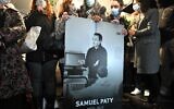 Des proches et collègues de Samuel Paty pendant la Marche Blanche, à Conflans-Sainte-Honorine, le 20 octobre 2020. (Crédit : Bertrand Guay/AFP)