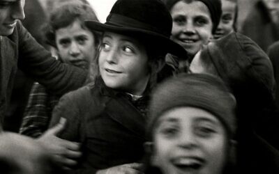 Photographie de Roman Vishniac d'écoliers juifs à Mukacevo, en Europe de l'Est, dans les années 1930. (© Mara Vishniac Kohn, autorisation du Centre international de la photographie)