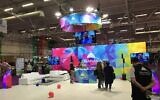Stand de BarakaCity lors de la 34e Rencontre annuelle des musulmans de France en 2017. (Crédit : Wikimedia Commons)