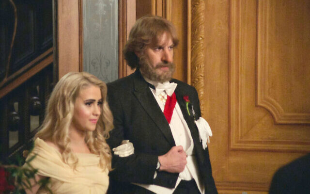 Une photo de Sacha Baron Cohen et de l'actrice Maria Bakalova, qui joue sa fille, dans "Borat Subsequent Moviefilm : Delivery of Prodigious Bribe to American Regime for Make Benefit Once Glorious Nation of Kazakhstan". (Autorisation Amazon)