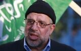 Hassan Youssef s'adresse aux médias après sa libération d'une prison israélienne, à Ramallah, en Cisjordanie, le 19 janvier 2014. (Crédit : Majdi Mohammad / AP)