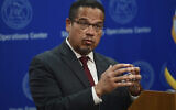 Sur cette photo d'archive du 27 mai 2020, le procureur général du Minnesota, Keith Ellison, répond aux questions lors d'une conférence de presse à Saint-Paul, Minnesota. (John Autey / Pioneer Press via AP, Pool)