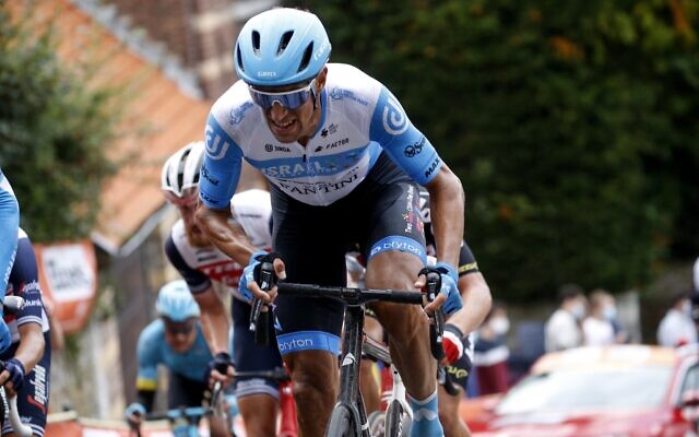 Dan Martin de l’équipe Israel Start Up Nation au Mur de Huy sur la Flèche wallonne 2020. (Crédit : Israel Start Up Nation / Twitter)