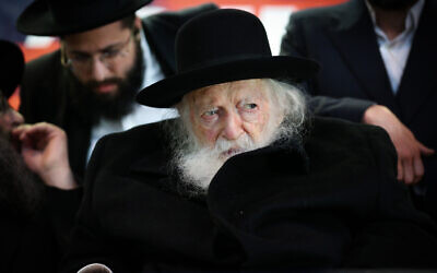Le rabbin Chaïm Kanievsky dans la ville de Safed, au nord d'Israël, le 26 février 2020. (Crédit : David Cohen/Flash90)
