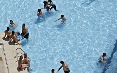 Illustration d'une piscine. (Crédit : AP/Hassan Ammar)