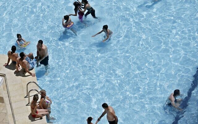 Illustration d'une piscine. (Crédit : AP/Hassan Ammar)