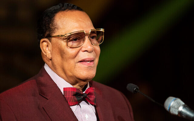 Louis Farrakhan, chantre de la Nation of Islam, prenant la parole en l'église Saint Sabina, à Chicago, le 9 mai 2019. (Crédit : Ashlee Rezin/Chicago Sun-Times via AP) Louis Farrakhan, chantre de la Nation of Islam, prenant la parole en l'église Saint Sabina, à Chicago, le 9 mai 2019. (Crédit : Ashlee Rezin/Chicago Sun-Times via AP)
