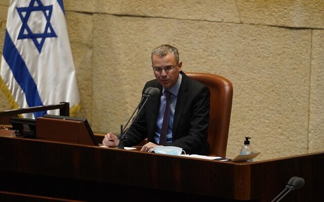 Le Président de la Knesset, Yariv Levin, annule le vote demandant une enquête sur l'affaire des sous-marins, le 21 octobre 2020. (Shmulik Grossman/Knesset) Le Président de la Knesset, Yariv Levin, annule le vote demandant une enquête sur l'affaire des sous-marins, le 21 octobre 2020. (Shmulik Grossman/Knesset)