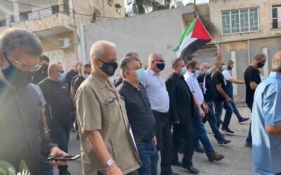 Marche des Israéliens arabes à Kafr Qasim pour commémorer le massacre de 1956 par la police des frontières israélienne le jeudi 29 octobre 2020 (Crédit : Yousef Jabareen)