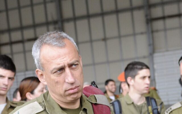 Nachman Ash lors d'une cérémonie de bienvenue pour une délégation militaire israélienne au Japon, le 12 avril 2011. (Porte-parole de l'Armée israélienne) Nachman Ash lors d'une cérémonie de bienvenue pour une délégation militaire israélienne au Japon, le 12 avril 2011. (Porte-parole de l'Armée israélienne)