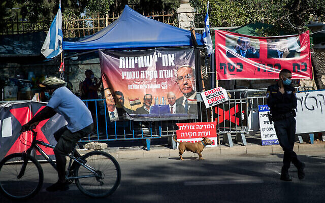 Photo illustrative d'un campement de protestation anti-Netanyahu devant la résidence du Premier ministre à Jérusalem le 20 juillet 2020. (Yonatan Sindel/Flash90)