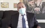 Capture d'écran de la vidéo du ministre de l'Intérieur Aryeh Deri niant avoir enfreint les restrictions de voyage liées au bouclage du coronavirus à l'occasion du Yom Kippour, le 6 octobre 2020. (Twitter)