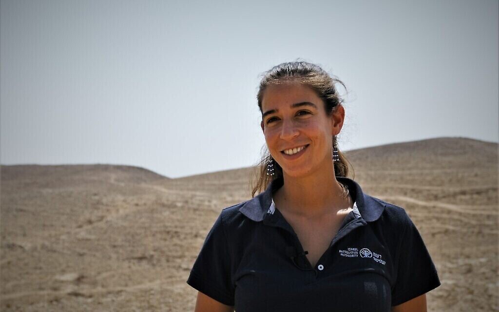 Talia Abulafia, directrice des fouilles, Autorité des antiquités d'Israël. (Emil Aladjem/Autorité des antiquités d'Israël)