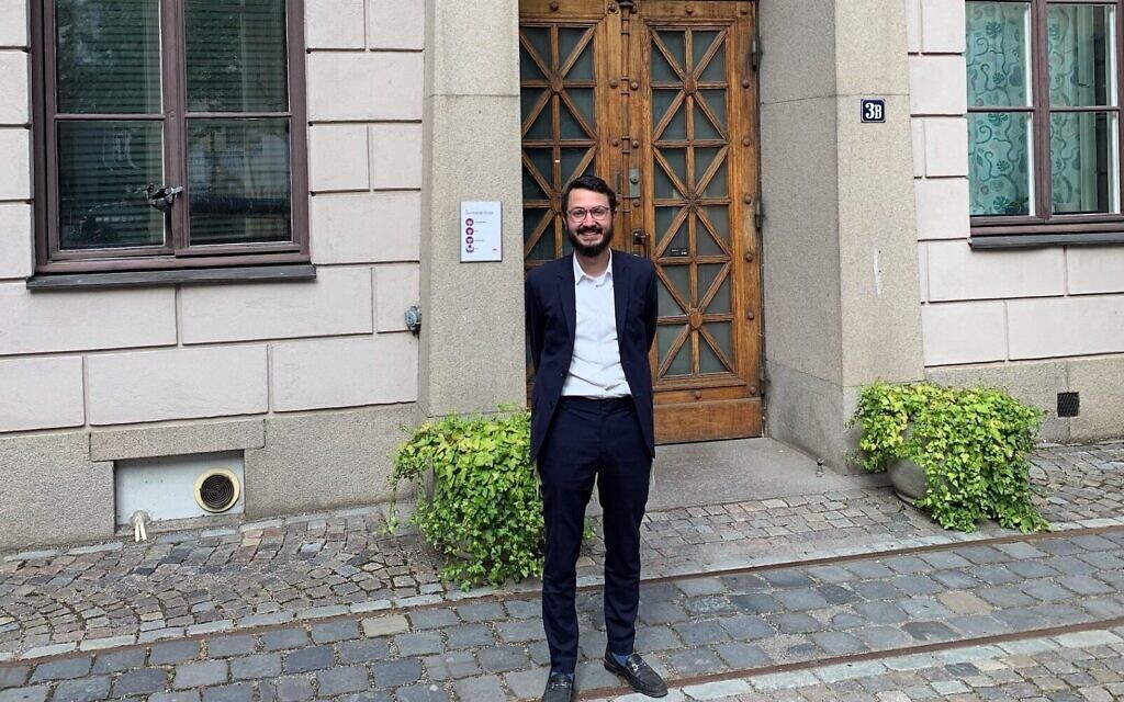 Le rabbin Mattias Amster, nouveau rabbin orthodoxe de Stockholm (Crédit : John Gradowski via JTA)