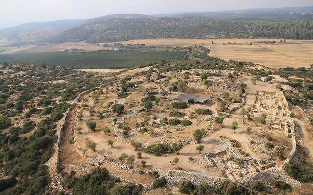 La ville fortifiée de Khirbet Qeiyafa, qui indique la société urbaine de Juda à l'époque du roi David, selon le professeur Yossef Garfinkel, directeur de l'Institut d'archéologie de l'Université hébraïque. (Autorisation)