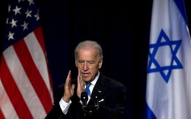 Le vice-président américain de l'époque, Joe Biden, lors d'un discours à Tel Aviv, le 11 mars 2010. (Crédit : David Furst/AFP) Le vice-président américain de l'époque, Joe Biden, lors d'un discours à Tel Aviv, le 11 mars 2010. (Crédit : David Furst/AFP)