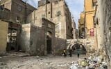 La "Cité des morts" au Caire, centrée autour de la mosquée du sultan mamelouk Qaitbay. le 1er novembre 2020. (Crédit : Photo by Khaled DESOUKI / AFP)