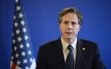 L'ancien secrétaire d'État adjoint américain Antony J Blinken donne une conférence de presse à la suite d'une réunion avec le membre des Affaires étrangères de la coalition d'État anti-islamique le 2 juin 2015 à Paris. (Crédit : STEPHANE DE SAKUTIN / AFP)