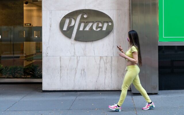 Le siège de Pfizer à New York City, le 9 novembre 2020. (Crédit :  David Dee Delgado/Getty Images/AFP)