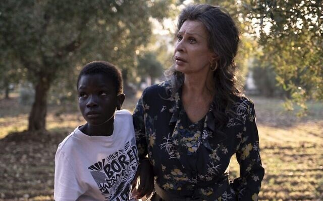 Ibrahima Gueye dans le rôle de Momo et Sophia Loren dans celui de Madame Rosa dans "La Vie devant soi", réalisé par Edoardo Ponti. (Autorisation)