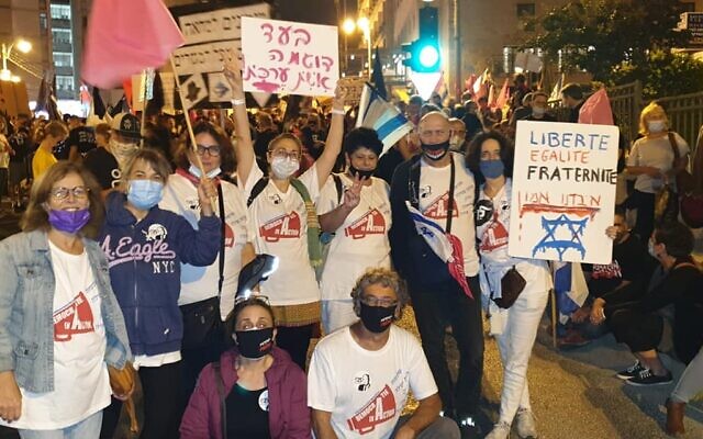 Des francophones manifestent contre le Premier ministre Benjamin Netanyahu. (Crédit : David Ben Ishay/Marco Sarrabia/