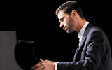 Adam Laloum. (Crédit : Harald Hoffmann / Sony Music)
