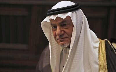 Le prince saoudien Turki al-Faisal s'entretenant avec l'AP à Abou Dhabi, aux Emirats arabes unis, le 24 novembre 2018. (Crédit : Kamran Jebreili/AP)
