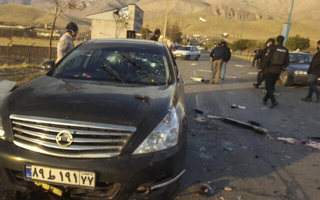 Cette photo de l'agence de presse semi-officielle Fars montre les lieux de l'assassinat de Mohsen Fakhrizadeh à Absard, une petite ville à l'est de la capitale Téhéran, le 27 novembre 2020. (Crédit : Agence de presse Fars via AP) Cette photo de l'agence de presse semi-officielle Fars montre les lieux de l'assassinat de Mohsen Fakhrizadeh à Absard, une petite ville à l'est de la capitale Téhéran, le 27 novembre 2020. (Crédit : Agence de presse Fars via AP)