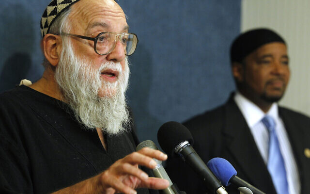 Le rabbin Arthur Ocean Waskow s'exprime à Washington, le 17 août 2010. (Crédit : AP Photo/Charles Dharapak) Le rabbin Arthur Ocean Waskow s'exprime à Washington, le 17 août 2010. (Crédit : AP Photo/Charles Dharapak)