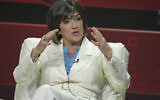 Christiane Amanpour lors d'un panel de l'émission "Amanpour and Co." pendant le  TCA Summer Press à Beverly Hills, en Californie, le 30 juillet 2018. (Crédit : Richard Shotwell/Invision/AP)