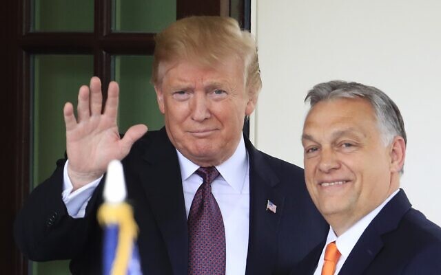 Le président américain Donald Trump accueille le Premier ministre hongrois Viktor Orban à la Maison Blanche à Washington, lundi 13 mai 2019. (Crédit : Manuel Balce Ceneta/AP) Le président américain Donald Trump accueille le Premier ministre hongrois Viktor Orban à la Maison Blanche à Washington, lundi 13 mai 2019. (Crédit : Manuel Balce Ceneta/AP)