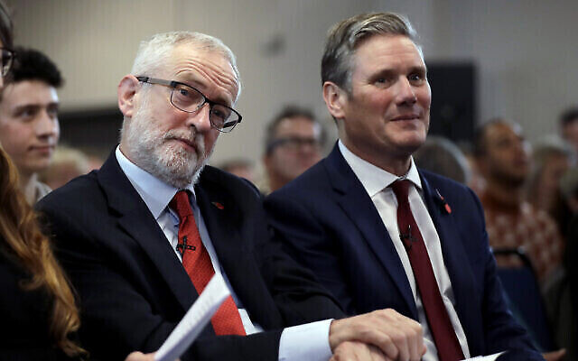 Jeremy Corbyn, (à gauche), est assis à côté de Keir Starmer lors de l'événement de campagne électorale sur Brexit à Harlow, en Angleterre, le 5 novembre 2019. (AP Photo/Matt Dunham) Jeremy Corbyn, (à gauche), est assis à côté de Keir Starmer lors de l'événement de campagne électorale sur Brexit à Harlow, en Angleterre, le 5 novembre 2019. (AP Photo/Matt Dunham)