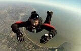 Parachutisme en chute libre, sur cette photo, Dobromir Slavchev, Instructeur de parachutisme. (CC0 1.0 Universal "CC0 1.0" Public Domain Dedication)