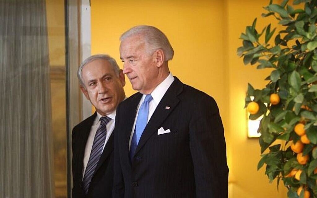 Benjamin Netanyahu, à gauche, et le vice-président américain de l'époque Joe Biden, à Jérusalem, le 9 mars 2010. (Crédit : Emil Salman/Pool/Flash90) Benjamin Netanyahu, à gauche, et le vice-président américain de l'époque Joe Biden, à Jérusalem, le 9 mars 2010. (Crédit : Emil Salman/Pool/Flash90)
