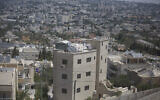Maisons dans le quartier palestinien de Beit Safafa à côté du quartier Givat Hamatos de Jérusalem, le 5 juillet 2016. (Lior Mizrahi/Flash90)