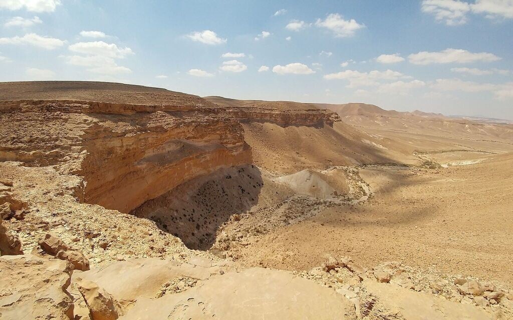 Le mont Karkom. (Crédit : Hebrew Wikimedia, CC BY-SA 4.0)