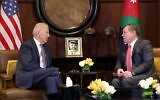 Le roi Abdallah II de Jordanie, (à droite), rencontre le vice-président américain Joe Biden, au palais Husseiniya à Amman, Jordanie, le 10 mars 2016. (AP/Raad Adayleh)