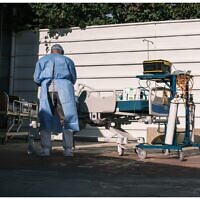 En dehors d'une unité Covid d'un hôpital de Galilée. (Crédit : Shlomi Tova)