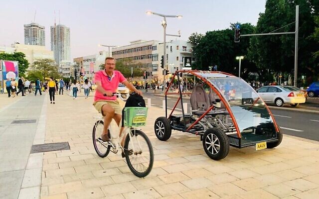 Une voiture électrique pour personnes âgées développée par des étudiants de l'université d'Ariel. (Autorisation) Une voiture électrique pour personnes âgées développée par des étudiants de l'université d'Ariel. (Autorisation)