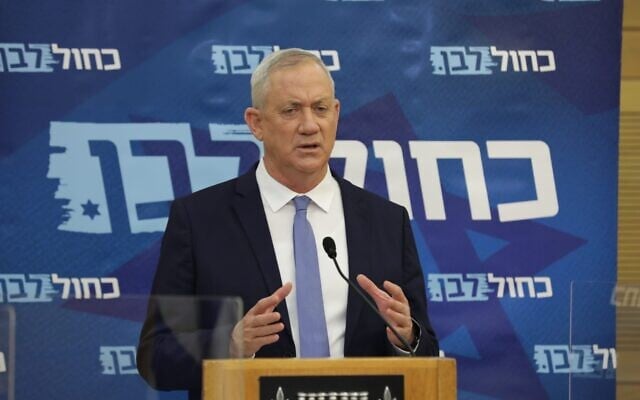 Le leader de Kakhol lavan et ministre de la défense Benny Gantz lors d'une réunion de sa faction à la Knesset, le 16 novembre 2020. (Crédit : Elad Malka/Kakhol lavan) Le leader de Kakhol lavan et ministre de la défense Benny Gantz lors d'une réunion de sa faction à la Knesset, le 16 novembre 2020. (Crédit : Elad Malka/Kakhol lavan)
