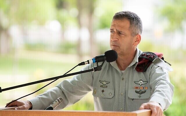 Le chef d'état-major de Tsahal, Aviv Kohavi, prend la parole lors d'une cérémonie au quartier général de l'armée à Kirya à Tel Aviv, le 18 juin 2020. (Crédit : Armée de défense d’Israël)