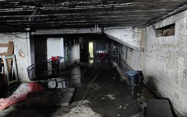 La cave d'un immeuble qui a brûlé à Kiryat Moshe, à Jérusalem, le 26 novembre 2020. La cave d'un immeuble qui a brûlé à Kiryat Moshe, à Jérusalem, le 26 novembre 2020.