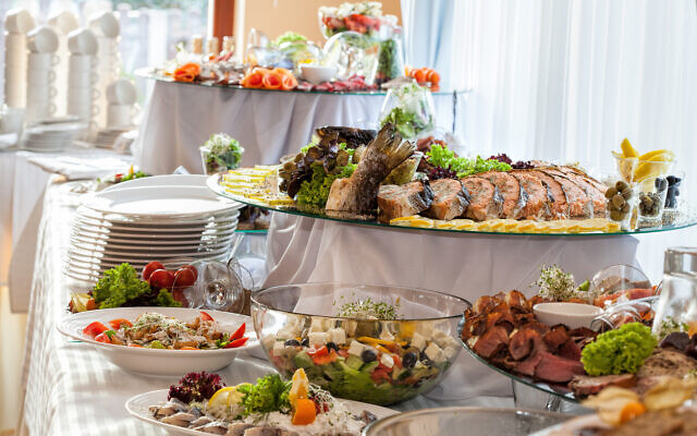 Illustration : un buffet. (Crédit : KatarzynaBialasiewicz, istockphoto, Getty Images)