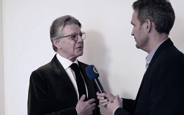 Geoffrey Hoguet (G), un descendant de la famille Rothschild interviewé le 25 février 2020 (Capture écran/YouTube)