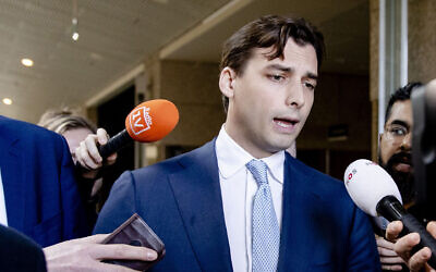 Thierry Baudet, leader néerlandais du parti Forum pour la démocratie (FVD ; droite), s'adresse à la presse, au Sénat néerlandais, le 5 février 2020, à La Haye. (SEM VAN DER WAL / ANP / AFP via Getty Images)