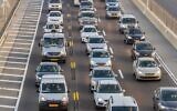 Un embouteillage sur la route 2 (la route côtière) près de Netanya, au nord d'Israël, le 22 octobre 2019. (Flash90)