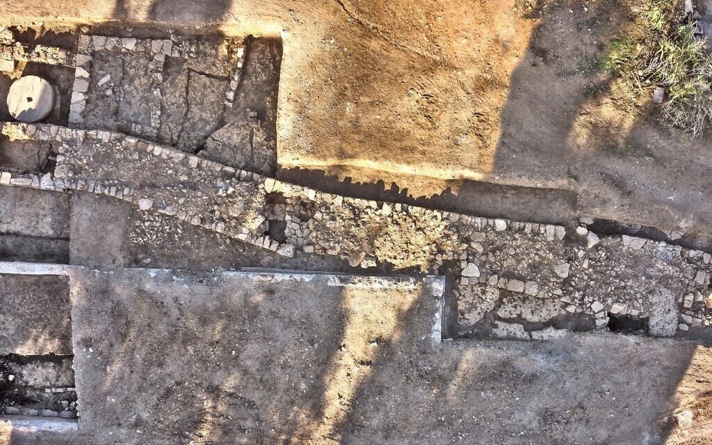 Un mur fortifié construit à la veille de la conquête romaine de l'ancien village de Kafr Murr pendant la révolte juive. (Bureau du porte-parole du COGAT) Un mur fortifié construit à la veille de la conquête romaine de l'ancien village de Kafr Murr pendant la révolte juive. (Bureau du porte-parole du COGAT)